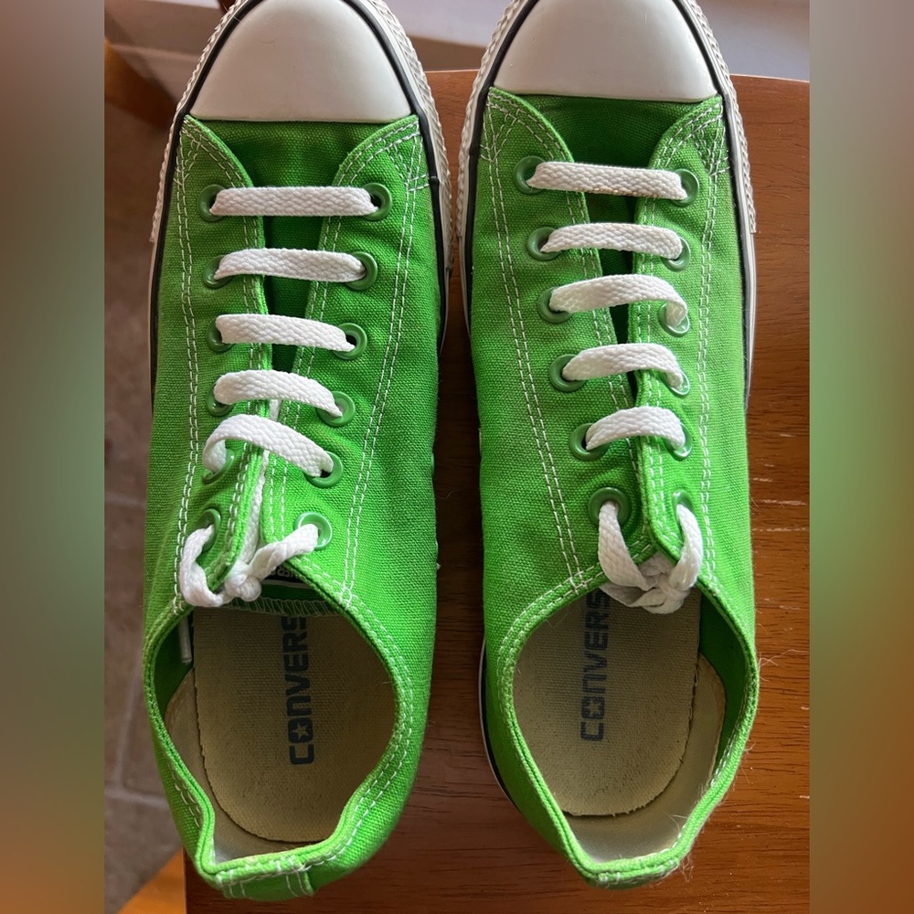 Custom green Converse. Mens8/womens10